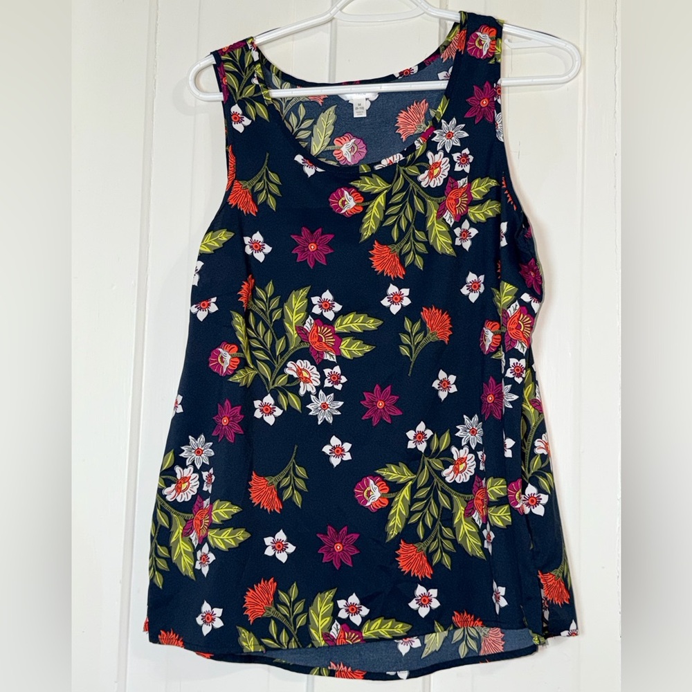 Time and Tru women's size medium tank top Blue Floral Top flowers summer casual